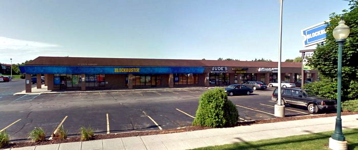Blockbuster Video - Walker - 3880 Lake Michigan Dr Nw (newer photo)